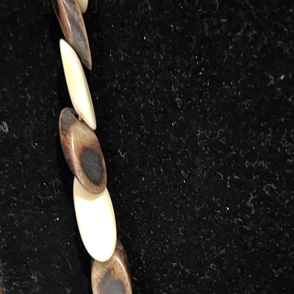 Elegant Two-Tone Necklace ivory - Picture 4 of 7